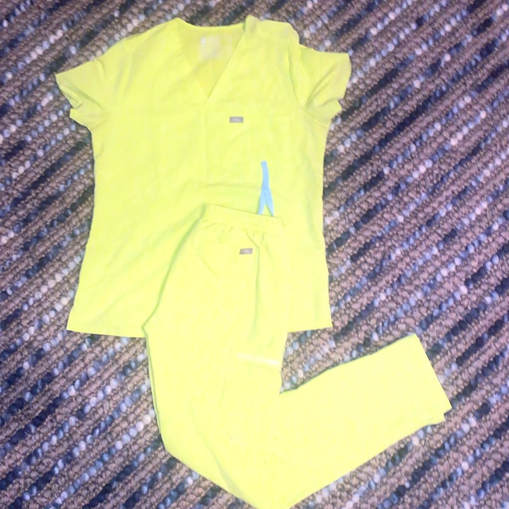 Figs Bright Yellow Scrub Set